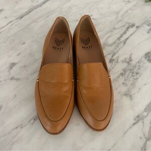 Beast Fashion Women’s Tan Loafers 5.5 M
